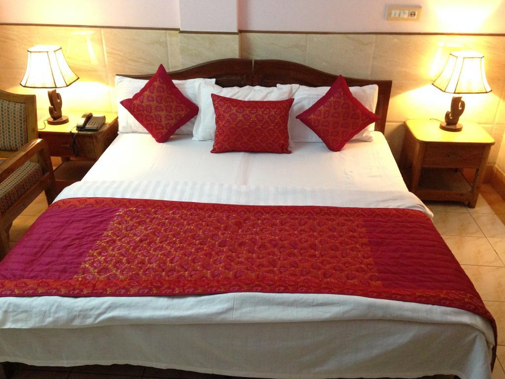 Hotel Ekant Faridabad Eksteriør billede