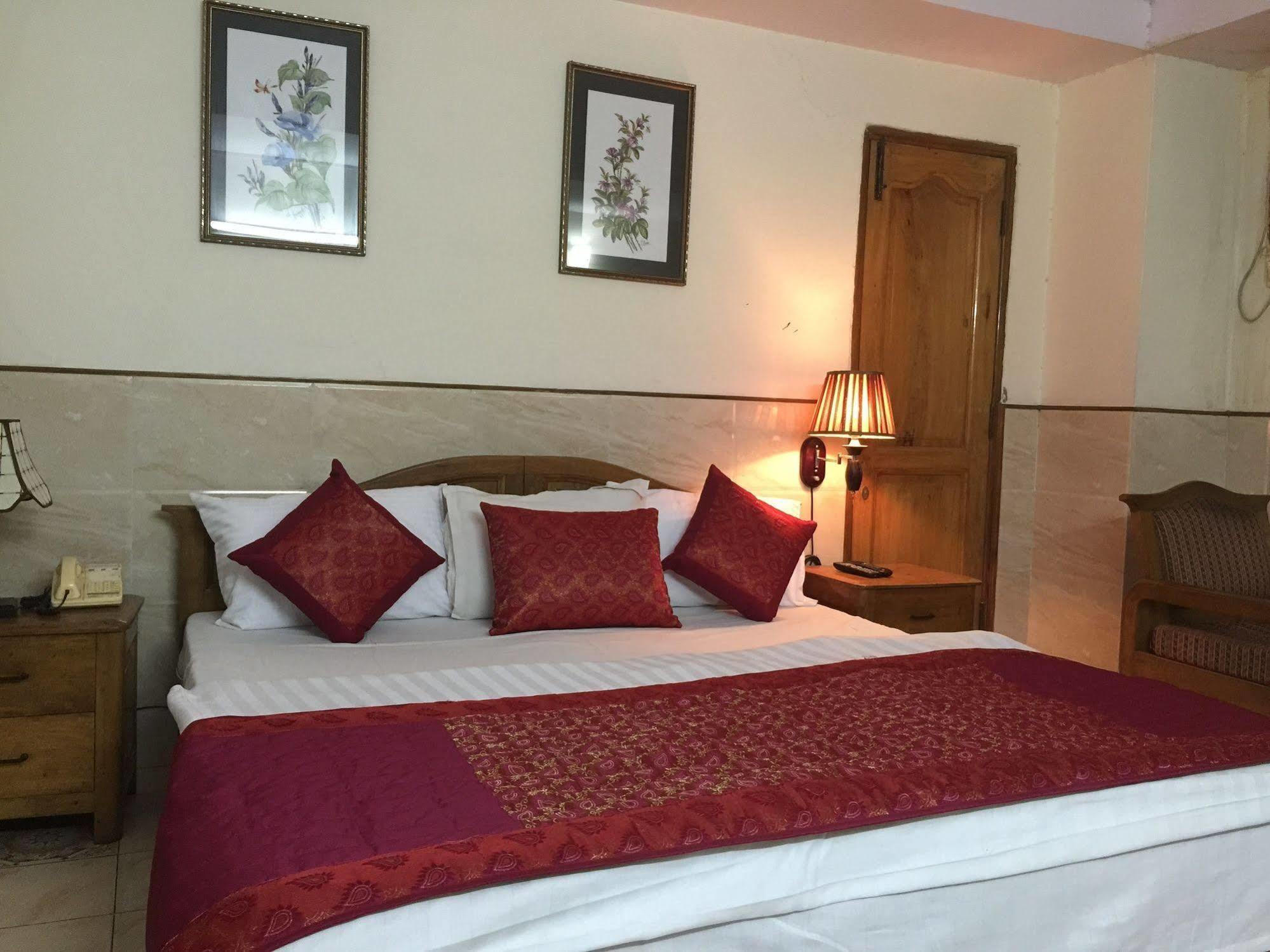 Hotel Ekant Faridabad Eksteriør billede